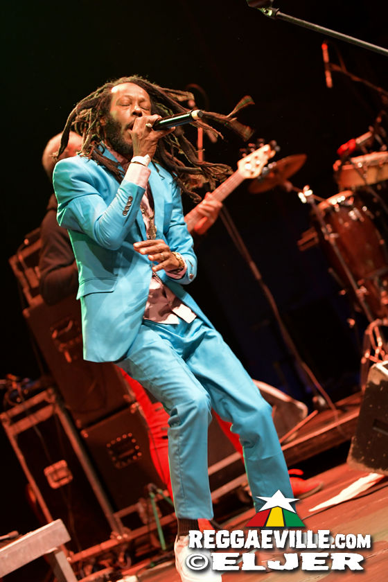 Max Romeo with Azizzi & Xana Romeo, Droop Lion