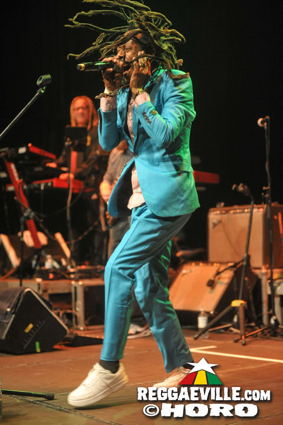 Max Romeo with Azizzi & Xana Romeo, Droop Lion