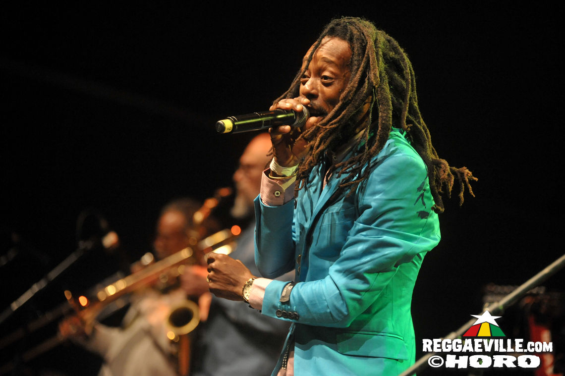 Max Romeo with Azizzi & Xana Romeo, Droop Lion