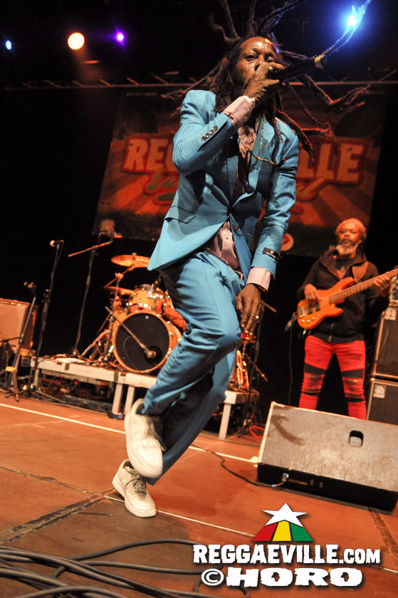 Max Romeo with Azizzi & Xana Romeo, Droop Lion