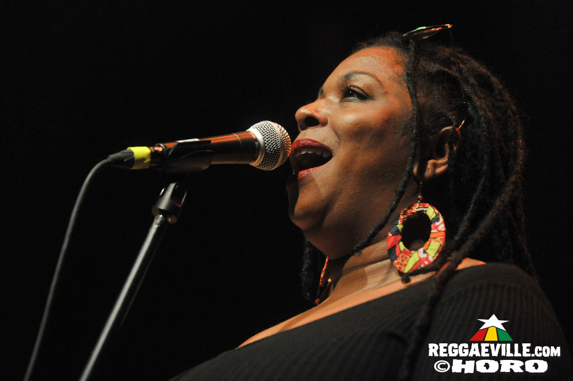 Max Romeo with Azizzi & Xana Romeo, Droop Lion