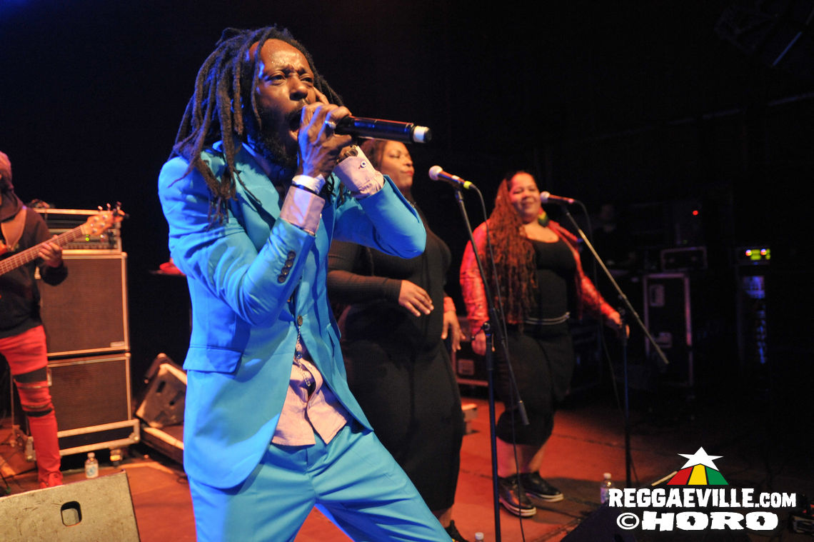 Max Romeo with Azizzi & Xana Romeo, Droop Lion