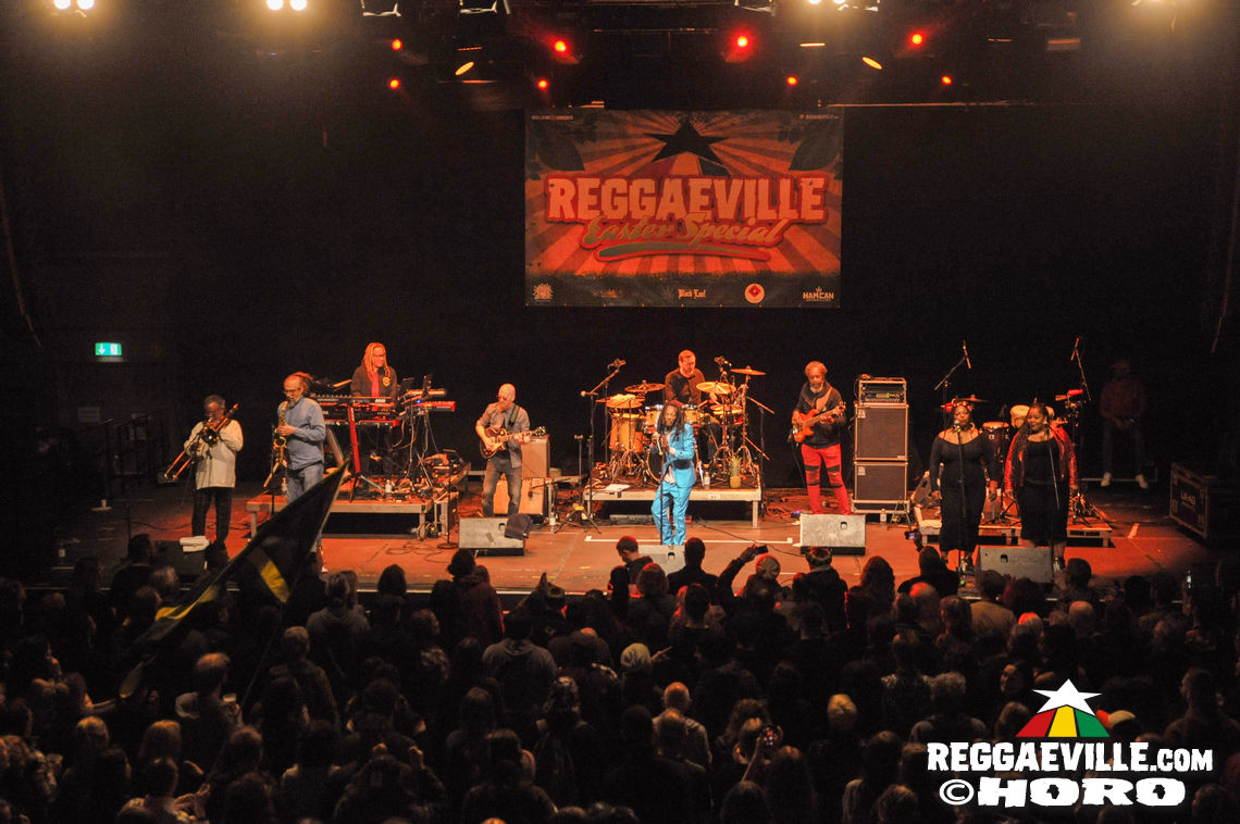 Max Romeo with Azizzi & Xana Romeo, Droop Lion