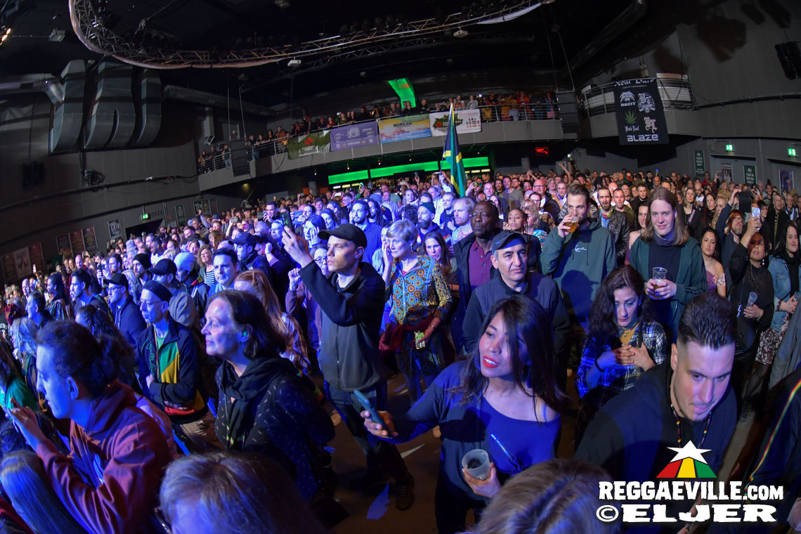 Max Romeo with Azizzi & Xana Romeo, Droop Lion