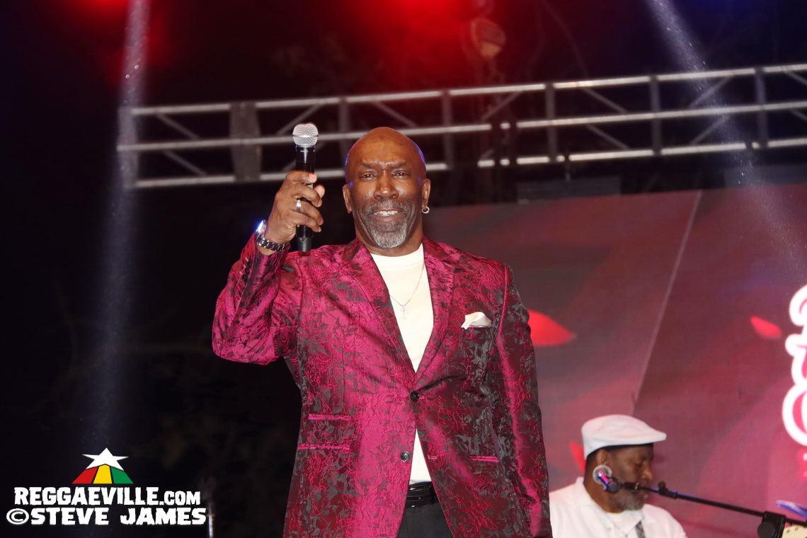 The Manhattans, Deniece Williams, Etana