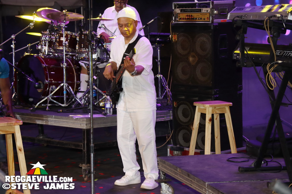 The Manhattans, Deniece Williams, Etana