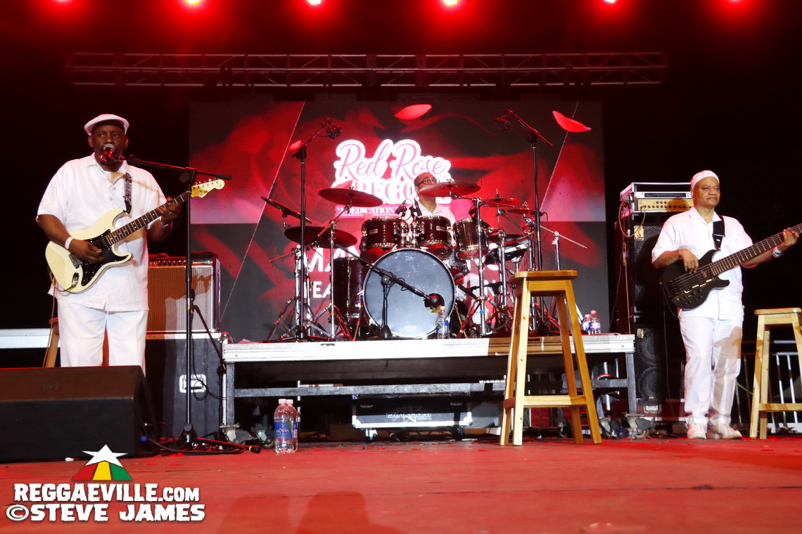 The Manhattans, Deniece Williams, Etana