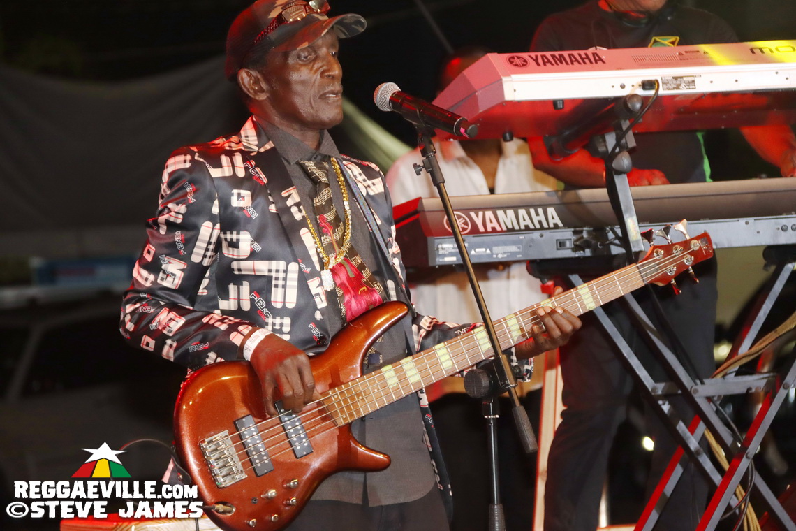 The Manhattans, Deniece Williams, Etana