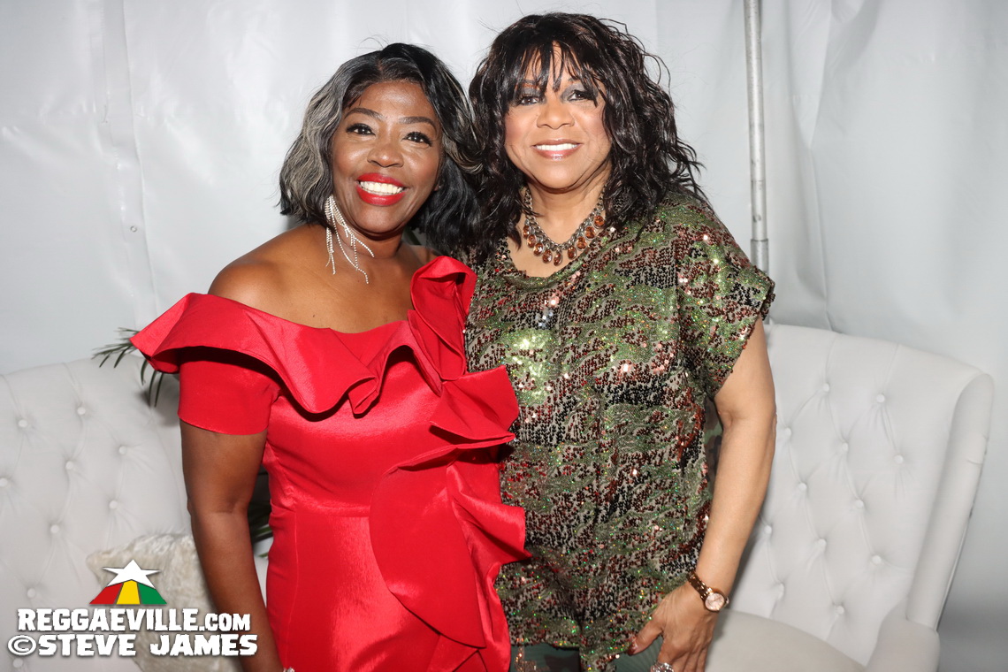 The Manhattans, Deniece Williams, Etana