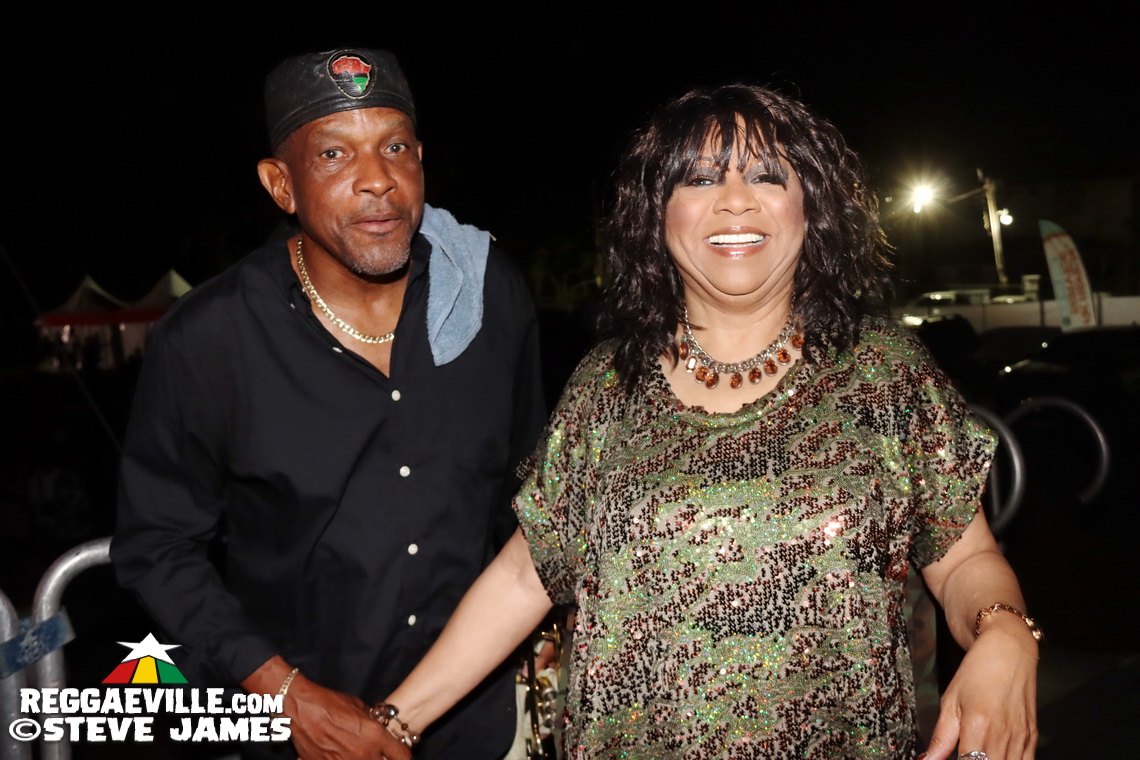 The Manhattans, Deniece Williams, Etana