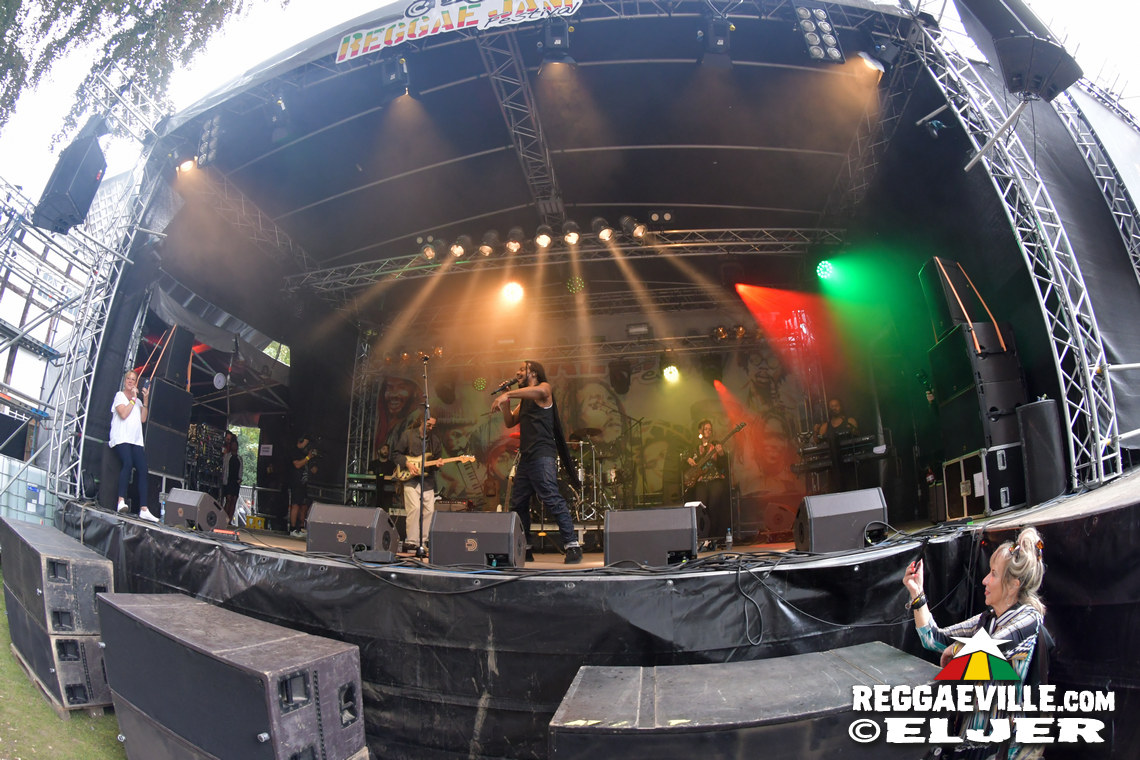 Chester Miller, INTI feat. Chaski, Ganjaman & Friends