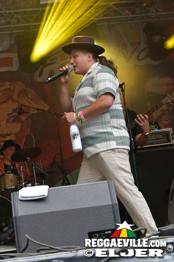 Chester Miller, INTI feat. Chaski, Ganjaman & Friends