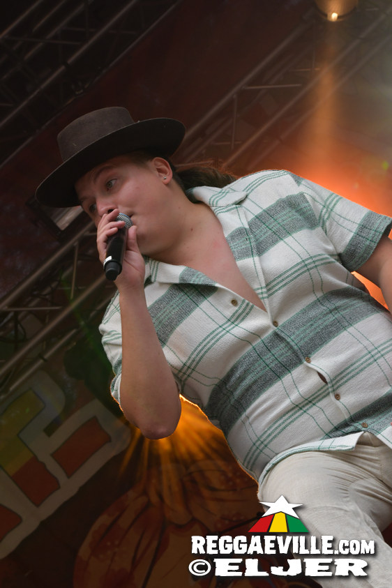 Chester Miller, INTI feat. Chaski, Ganjaman & Friends