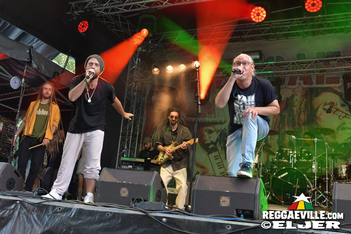 Chester Miller, INTI feat. Chaski, Ganjaman & Friends