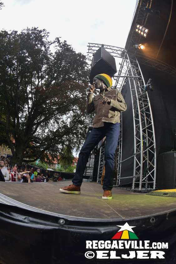 Meta Dia, Roughhouse, New York Ska Jazz Ensamble