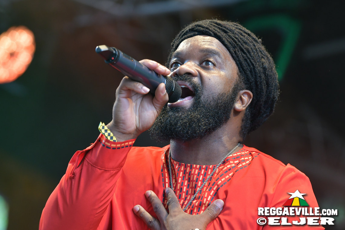 Meta Dia, Roughhouse, New York Ska Jazz Ensamble