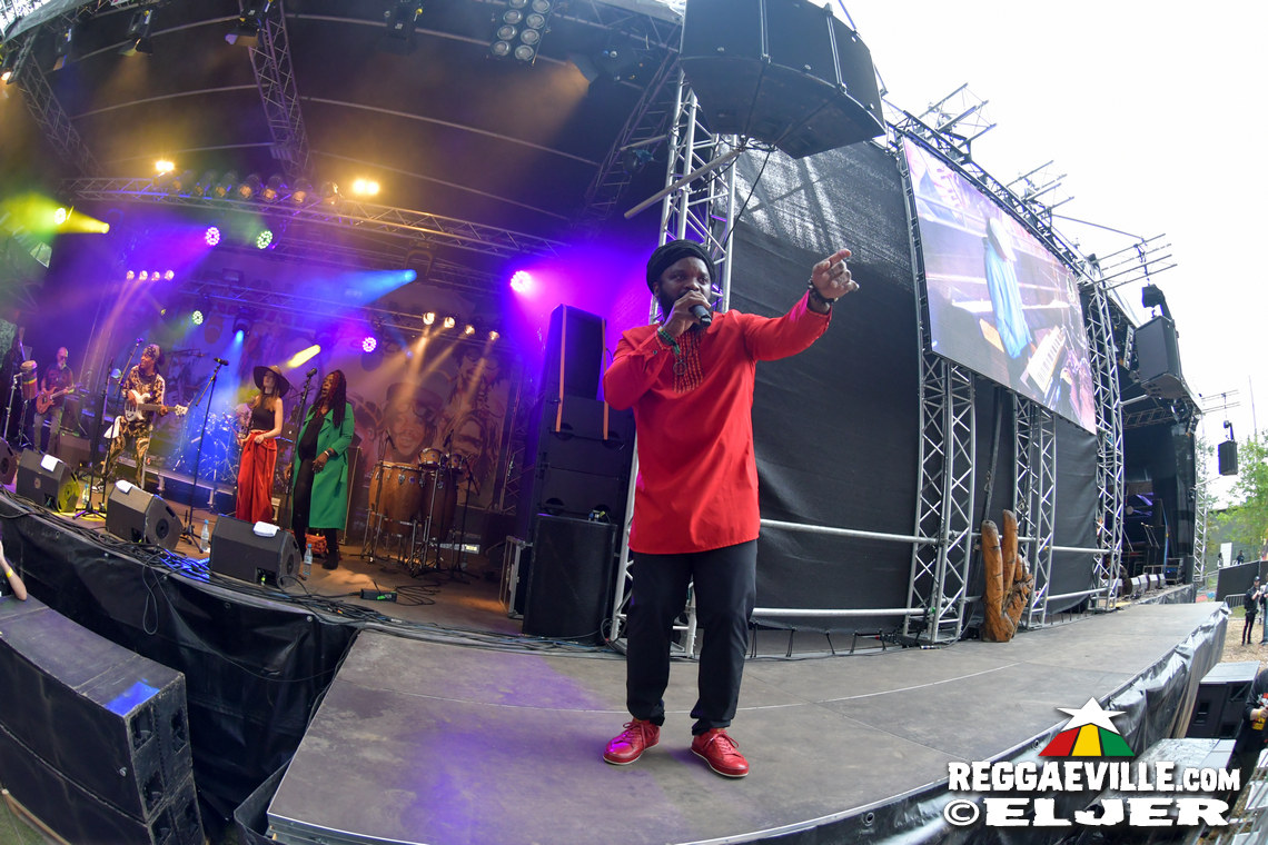 Meta Dia, Roughhouse, New York Ska Jazz Ensamble