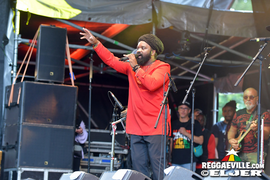 Meta Dia, Roughhouse, New York Ska Jazz Ensamble