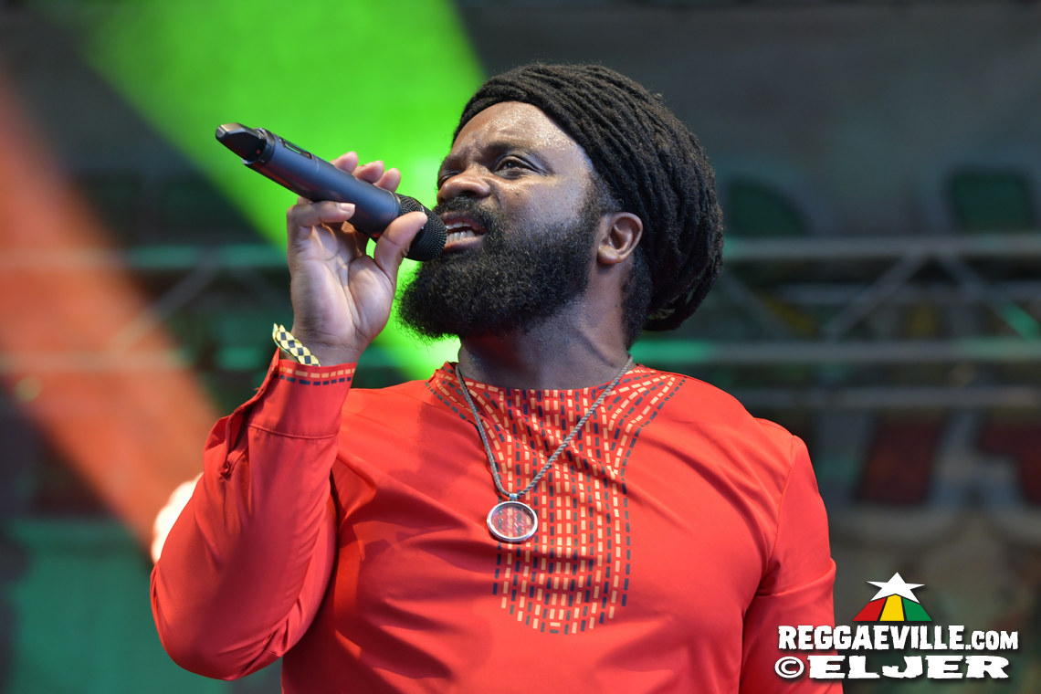 Meta Dia, Roughhouse, New York Ska Jazz Ensamble