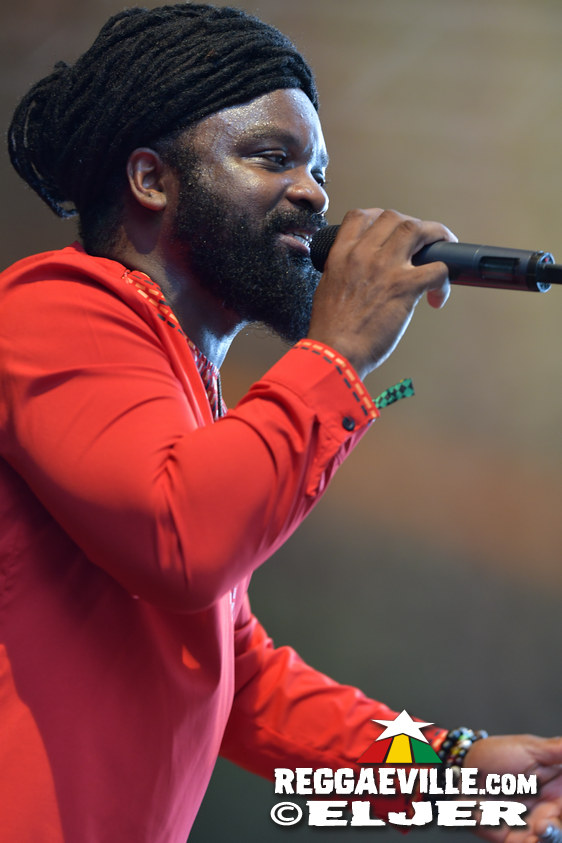 Meta Dia, Roughhouse, New York Ska Jazz Ensamble