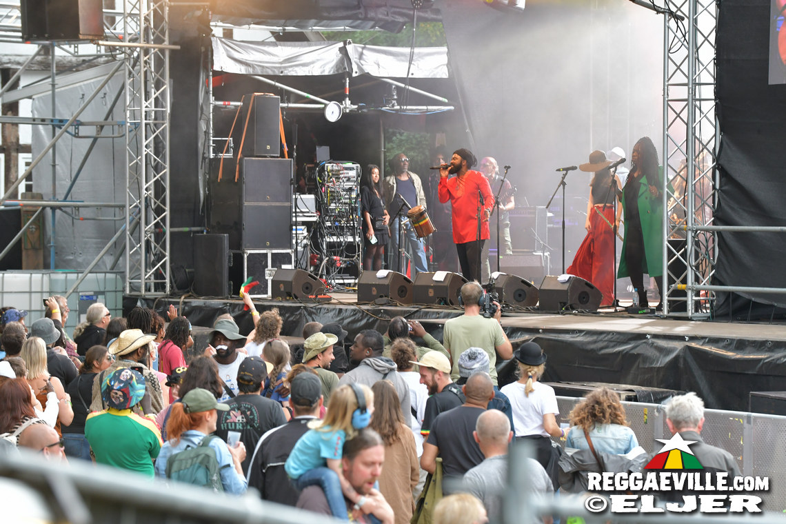 Meta Dia, Roughhouse, New York Ska Jazz Ensamble