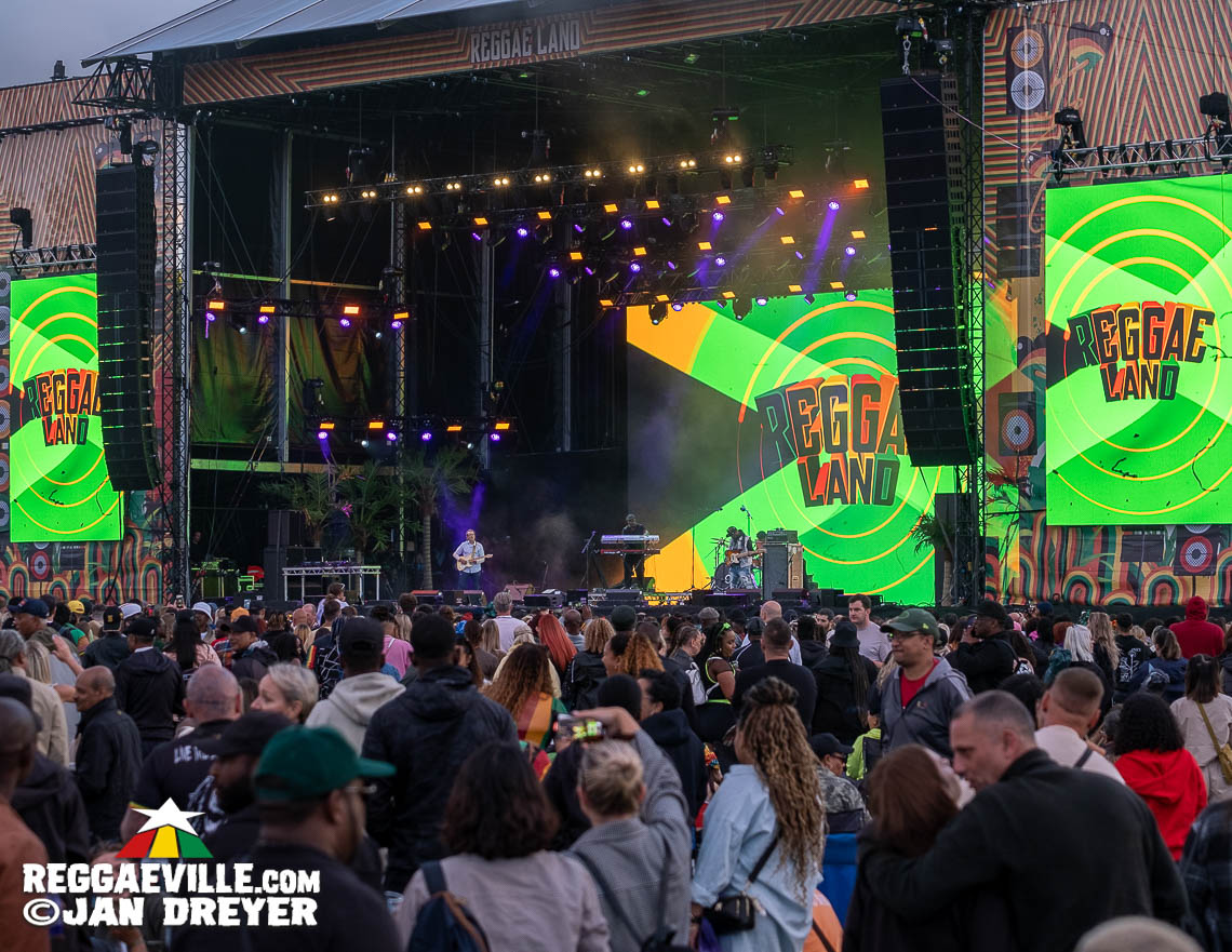 Barrington Levy, Sean Paul, Lila Iké, The Legendary Wailers feat. Junior Marvin
