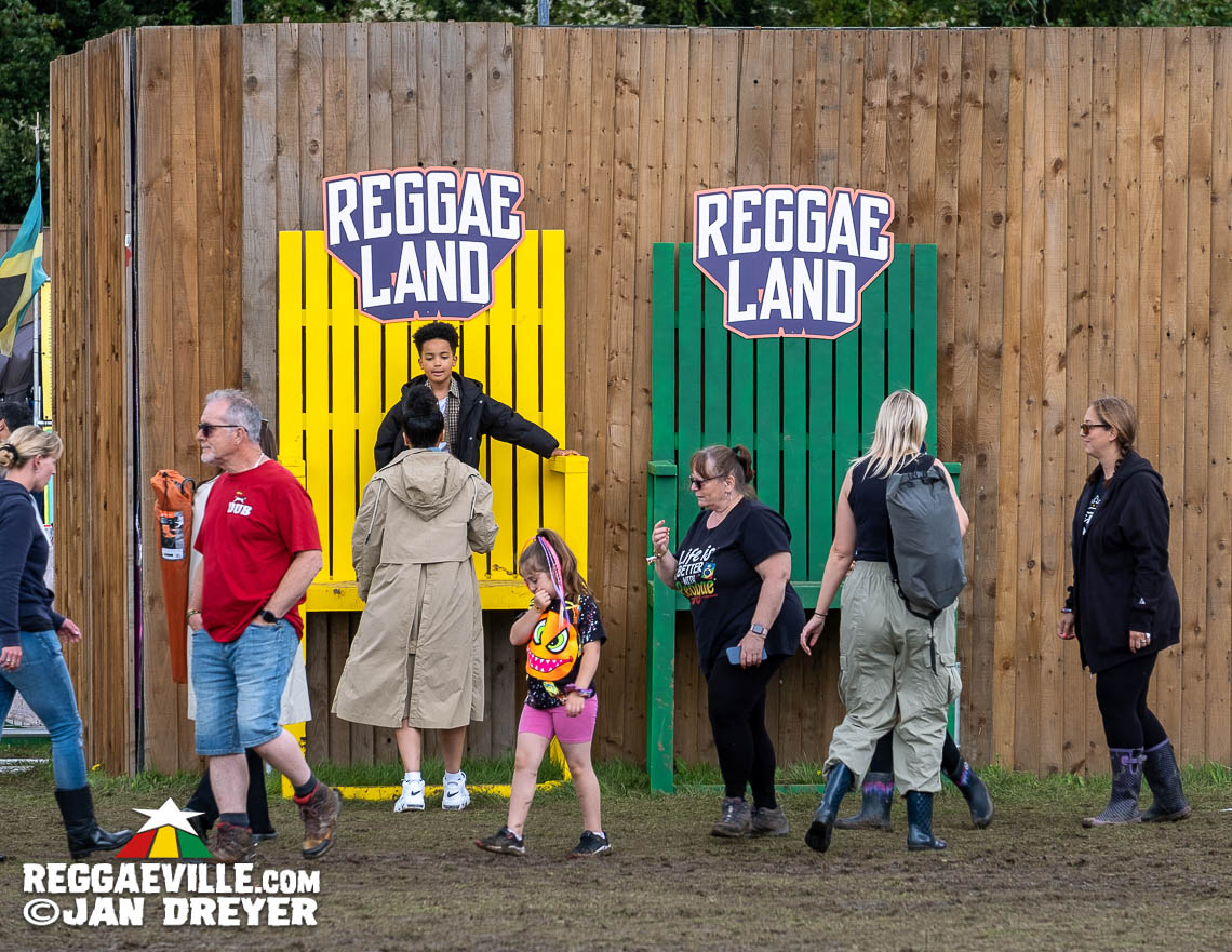 Barrington Levy, Sean Paul, Lila Iké, The Legendary Wailers feat. Junior Marvin