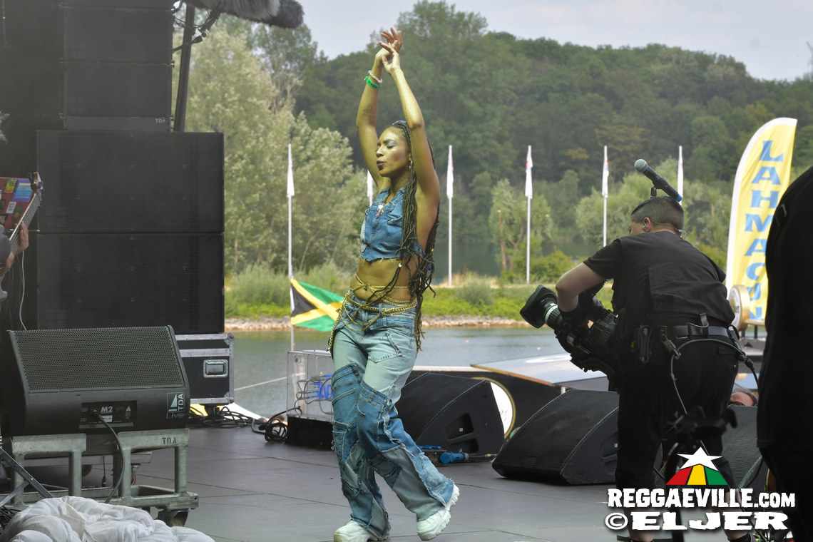 Naomi Cowan, Samora, INTI