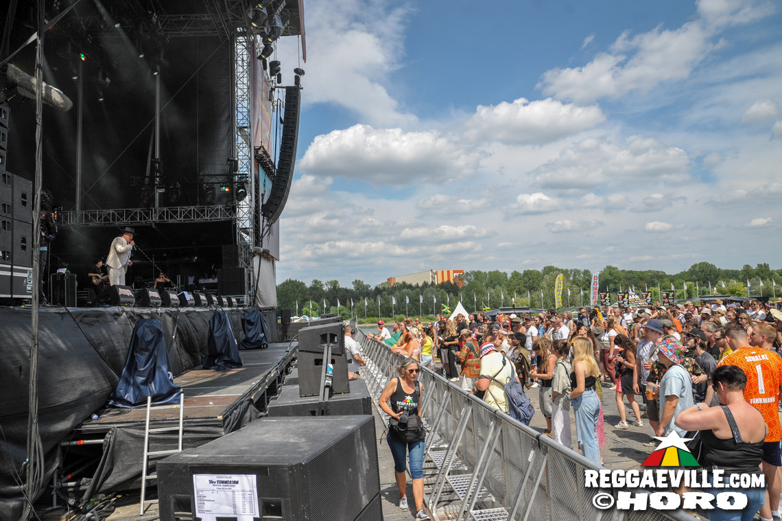 Naomi Cowan, Samora, INTI