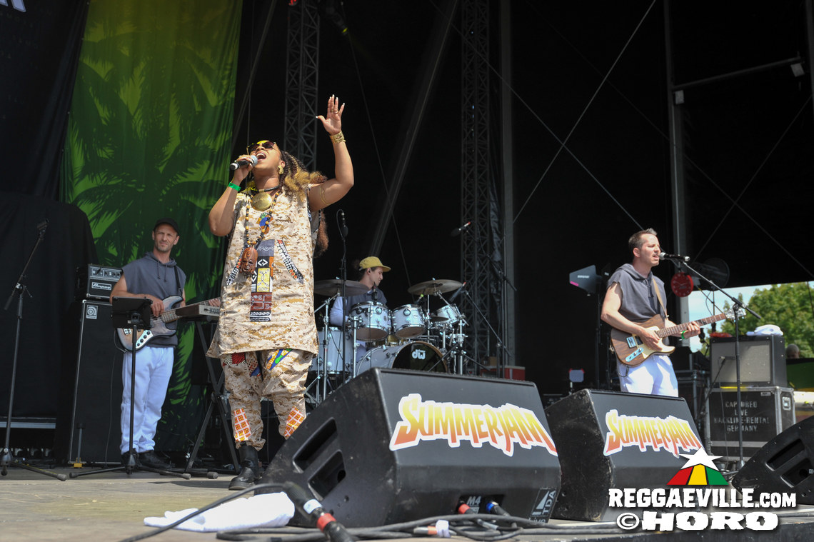 Naomi Cowan, Samora, INTI