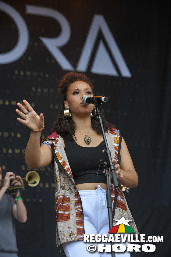 Naomi Cowan, Samora, INTI