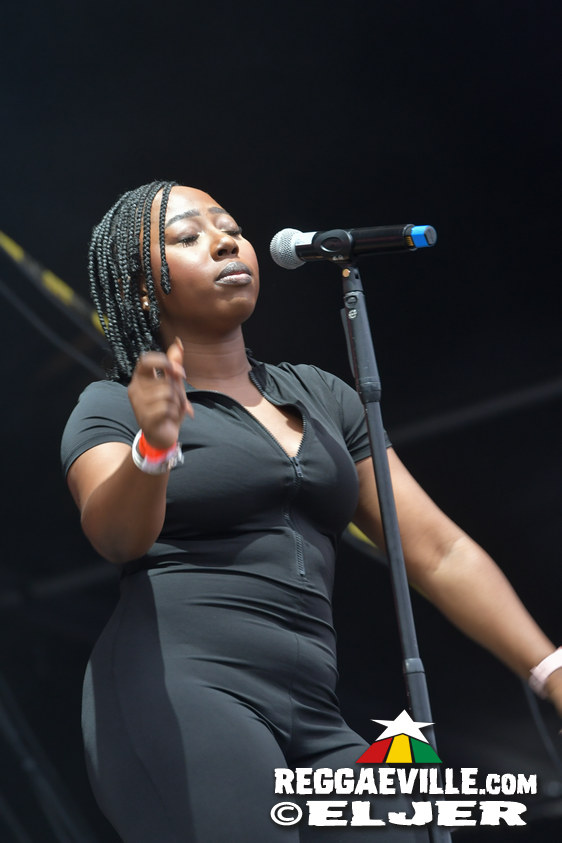 Jaz Elise, Treesha, Yaksta