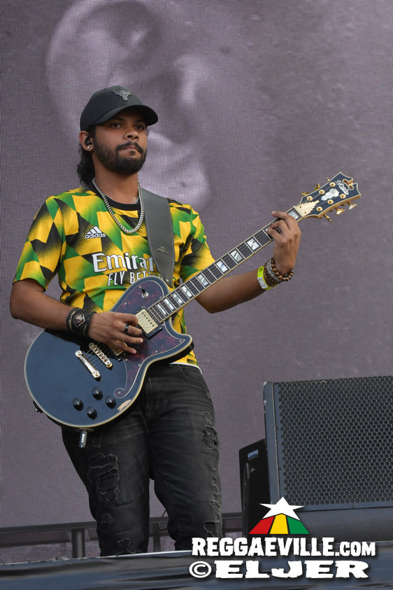 Jaz Elise, Treesha, Yaksta