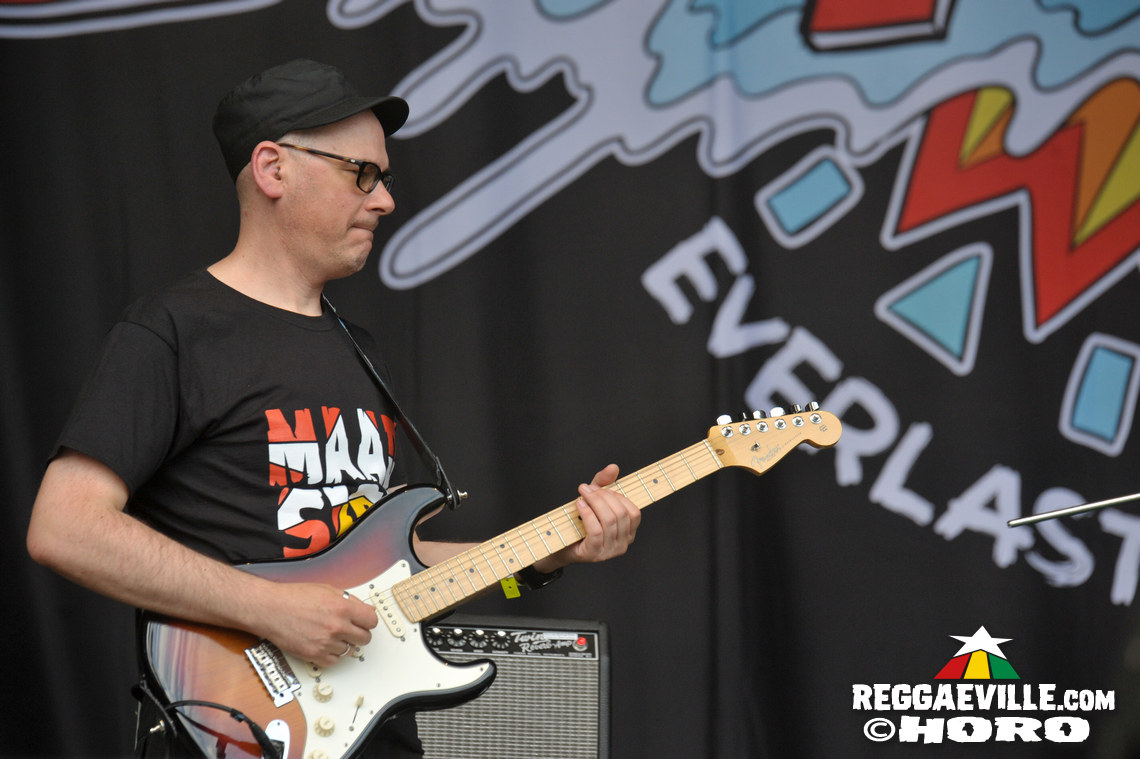 Anthony B, Turbulence with House of Riddim, Barrington Levy