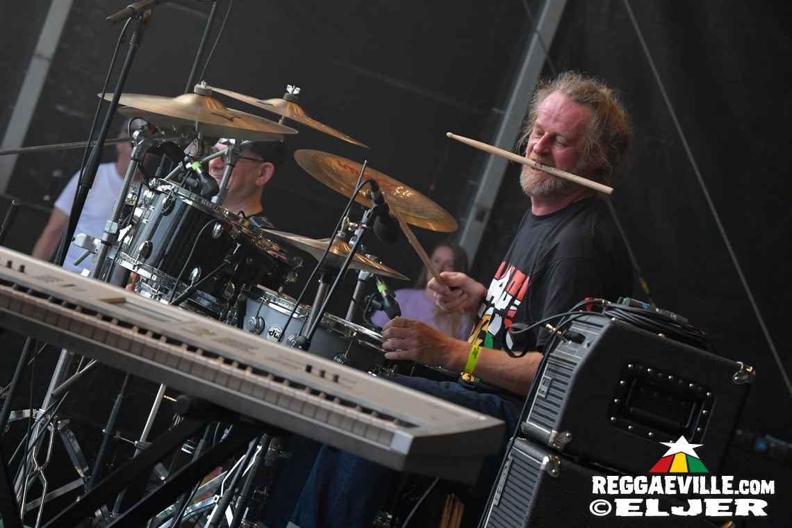 Anthony B, Turbulence with House of Riddim, Barrington Levy