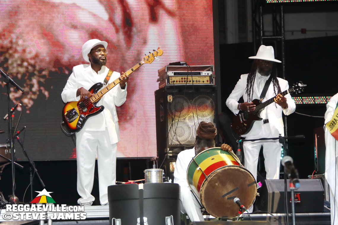 Julian Marley, Max Romeo, Luciano, Sean Paul