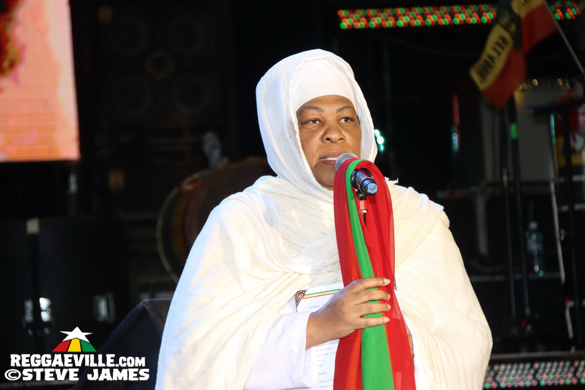 Nadine Sutherland, Olivia 'Babsy' Grange, Carlene Davis