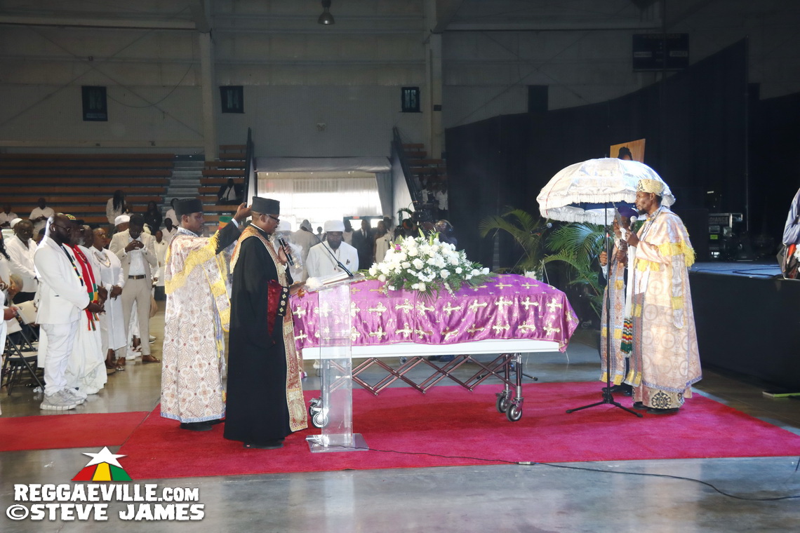 Nadine Sutherland, Olivia 'Babsy' Grange, Carlene Davis