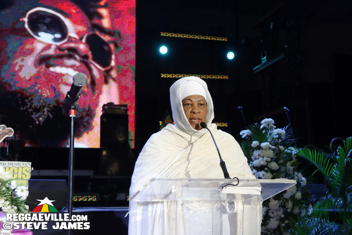 Nadine Sutherland, Olivia 'Babsy' Grange, Carlene Davis