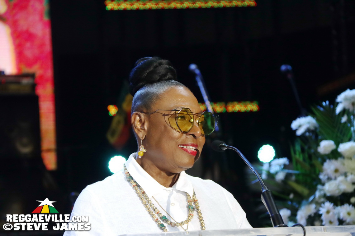 Nadine Sutherland, Olivia 'Babsy' Grange, Carlene Davis