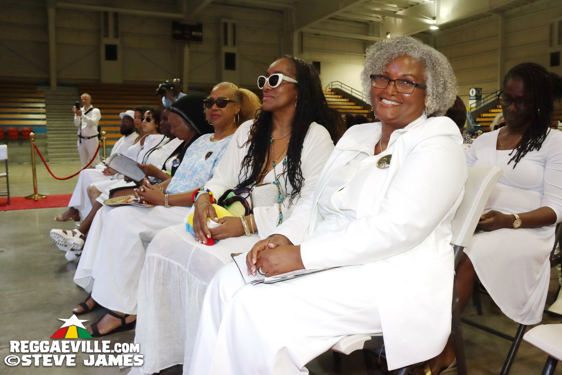 Nadine Sutherland, Olivia 'Babsy' Grange, Carlene Davis