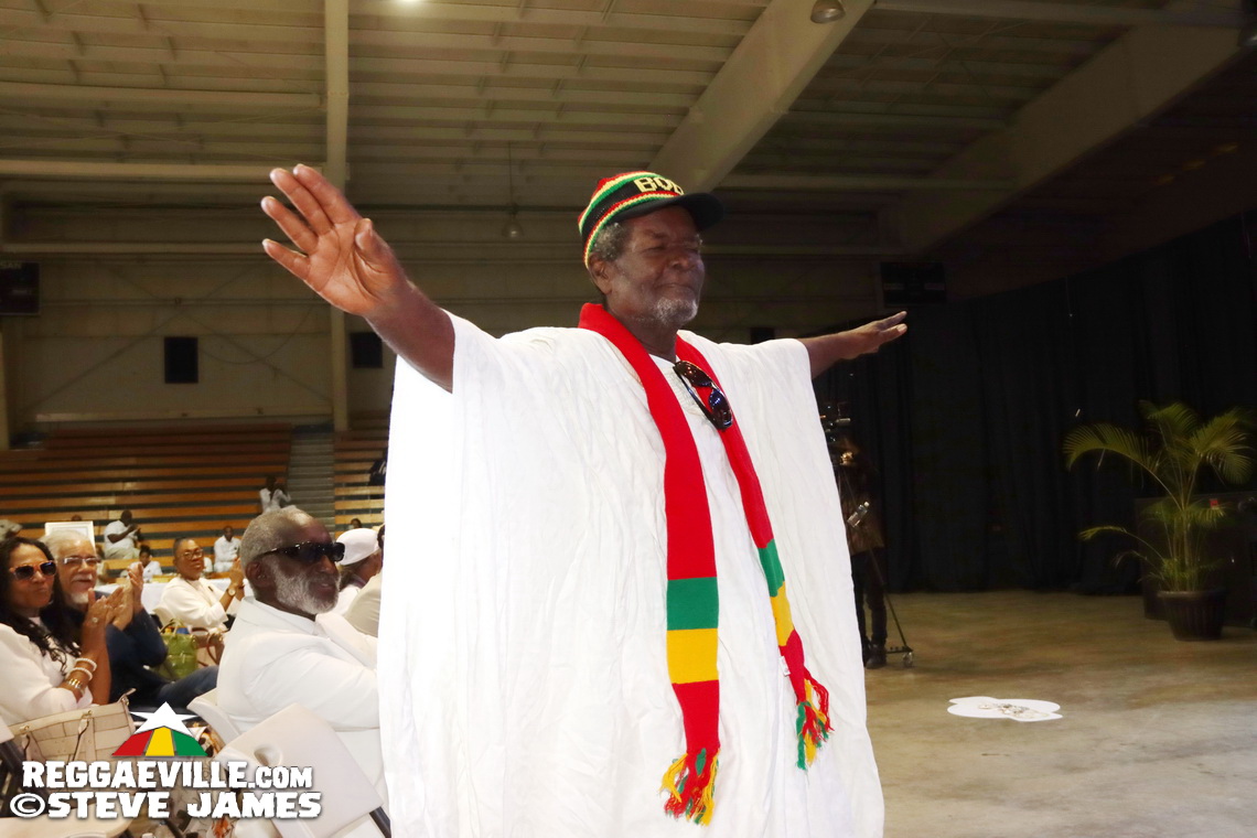 Nadine Sutherland, Olivia 'Babsy' Grange, Carlene Davis