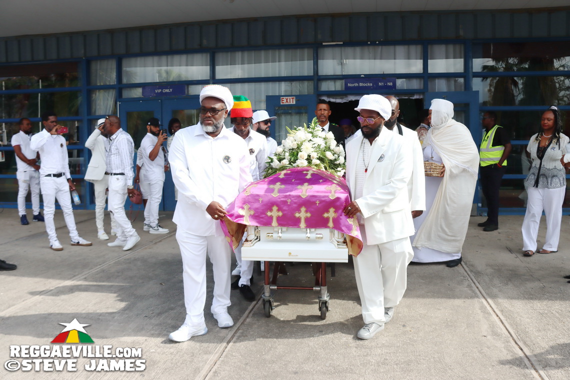 Nadine Sutherland, Olivia 'Babsy' Grange, Carlene Davis