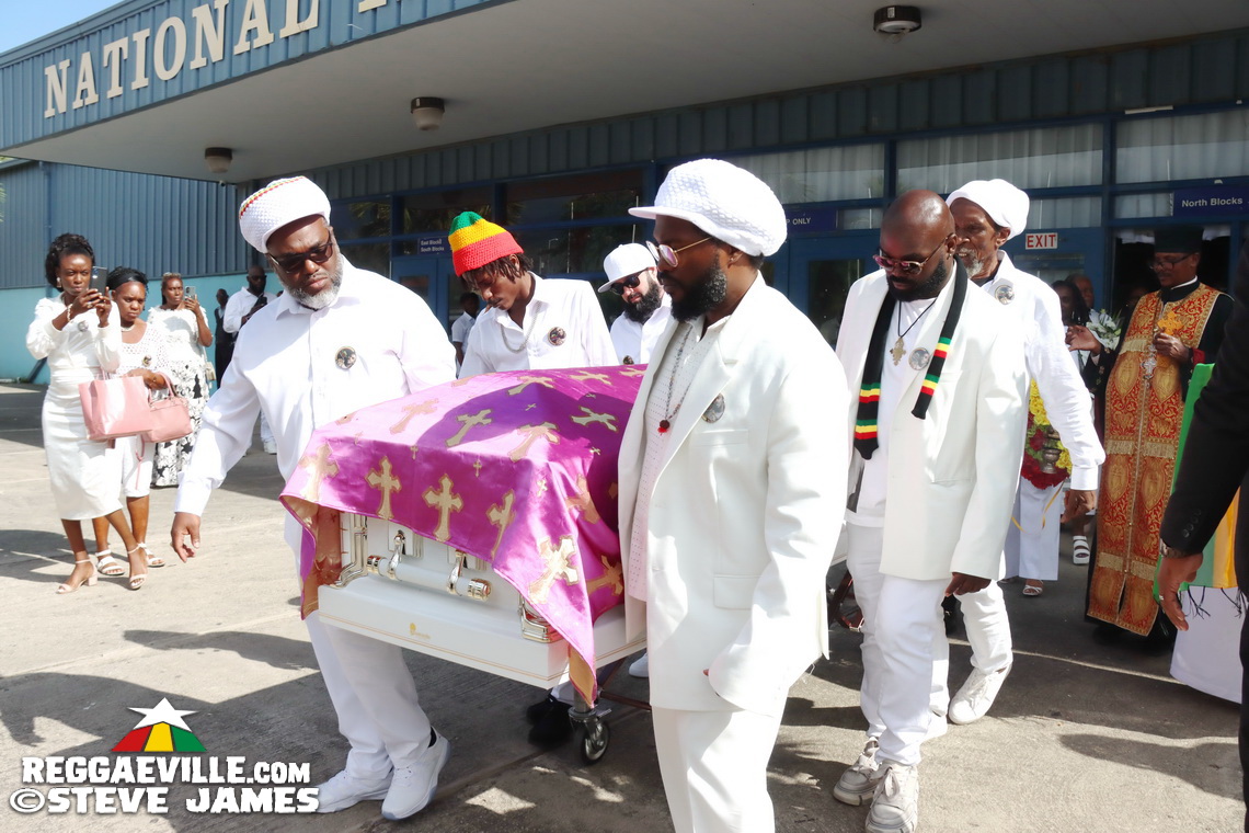 Nadine Sutherland, Olivia 'Babsy' Grange, Carlene Davis