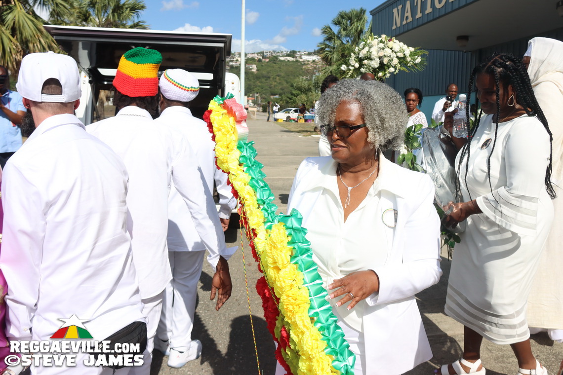 Nadine Sutherland, Olivia 'Babsy' Grange, Carlene Davis