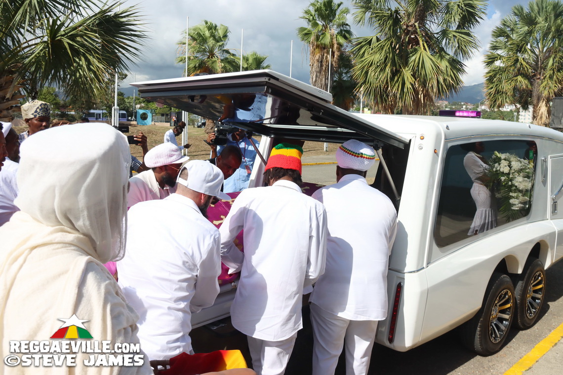 Nadine Sutherland, Olivia 'Babsy' Grange, Carlene Davis