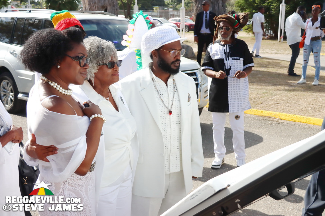 Nadine Sutherland, Olivia 'Babsy' Grange, Carlene Davis
