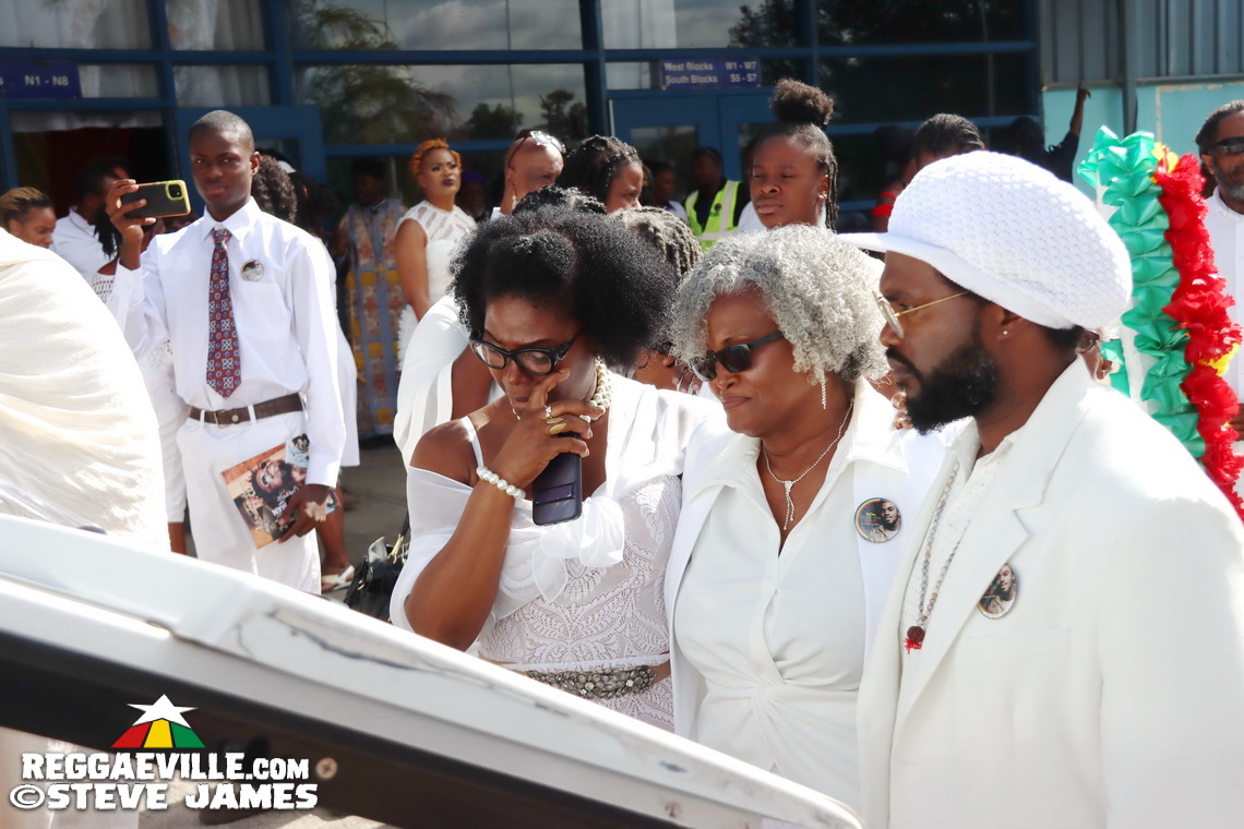 Nadine Sutherland, Olivia 'Babsy' Grange, Carlene Davis