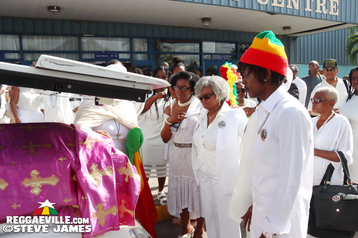 Nadine Sutherland, Olivia 'Babsy' Grange, Carlene Davis