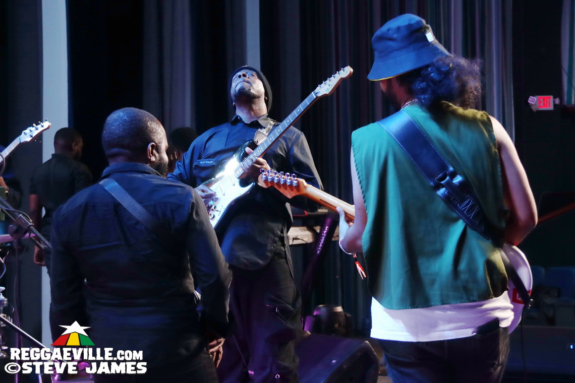 Shaggy, Wyclef Jean, Heavyweight Rockaz, Black Scorpio, Admiral T